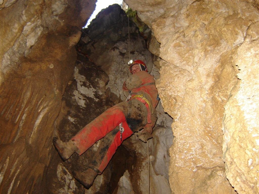 Franci pri spustu v Rdeči kamen 10.&nbsp;Foto: Jože Tomšič.